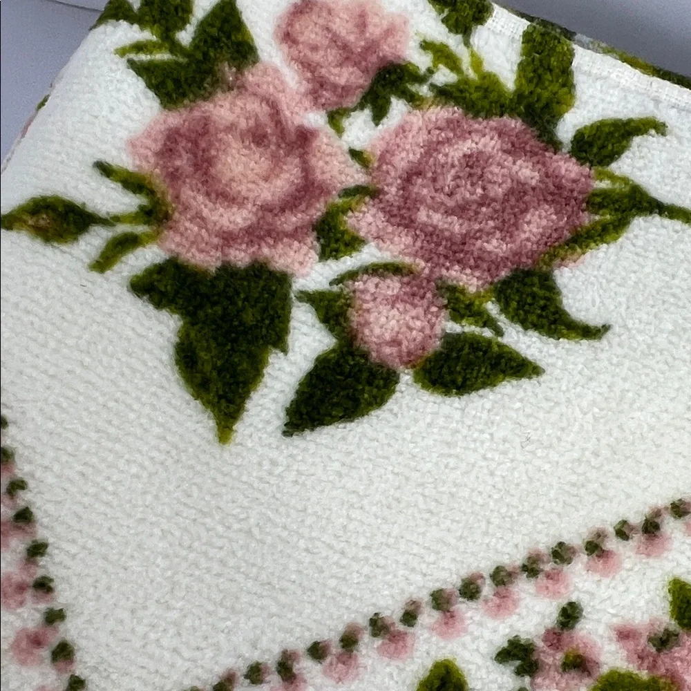 Deborah Connolly Bath Towel Set Floral Print Cream Pink Blue Velour Set of 2 NEW